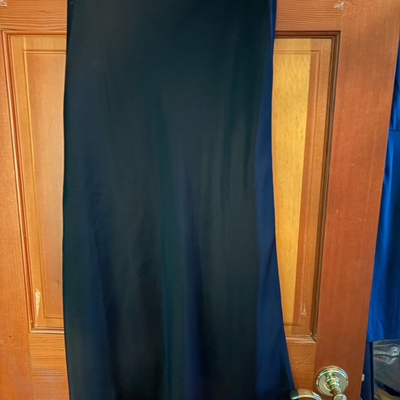Zara Satin effect Black midi Skirt - Picture 2 of 6